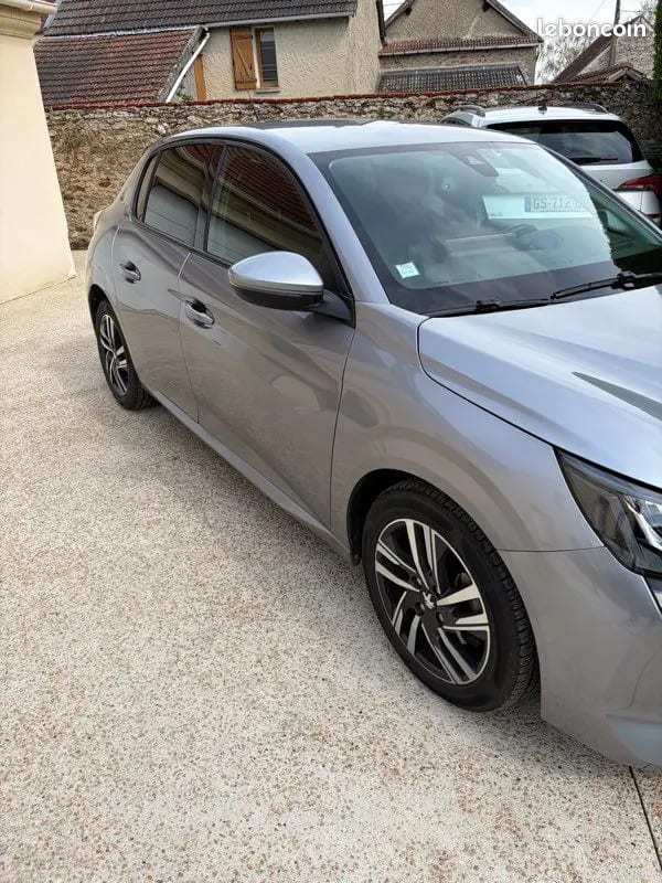 Peugeot 208 1.2 puretech 100 CV allure · photo 2
