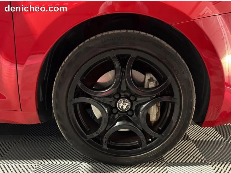 ALFA ROMEO MITO 1.4 T-Jet 155ch Distinctive / RÉVISION JUILLET 2026 · photo 28