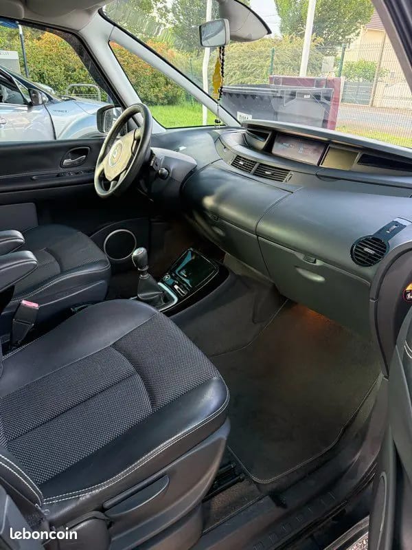 Renault Espace 4 Phase 4 2.0 DCI 130Ch RIEN À PRÉVOIR · photo 3