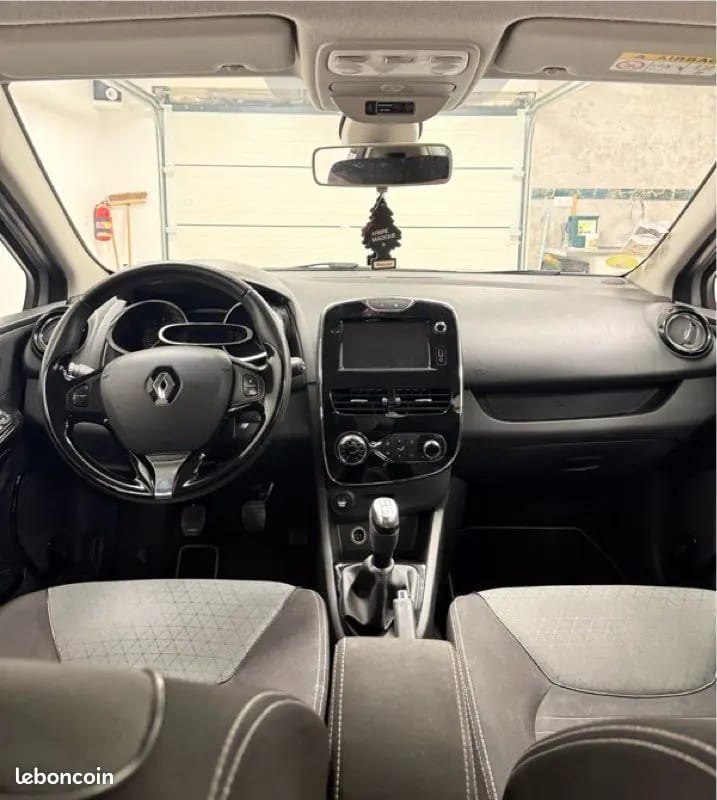 Renault Clio 4 / IV 5 Portes 1.5 dCi 90 cv · photo 2